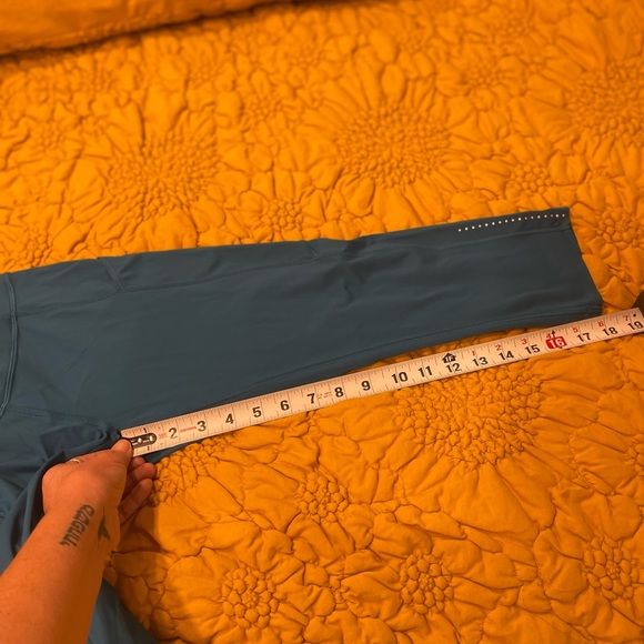 3 PAIRS of Size 6 Lululemon Leggings EUC All 3 pairs included - Picture 8 of 13